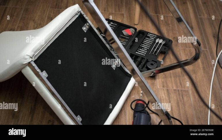 Desmontar y desarmar muebles viejos: guía eficiente al vaciar un piso